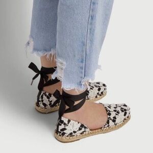 TOMS Black & White Lace-Up Espadrille Sandals - Women's Size 6.5